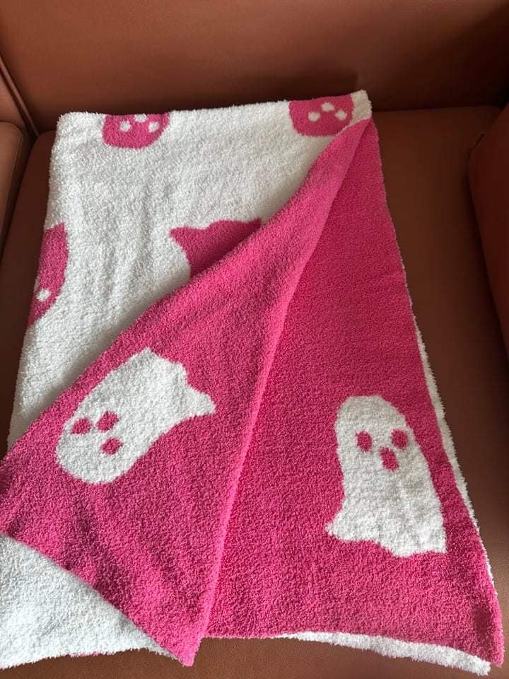 #S111 Halloween Ghost Blanket