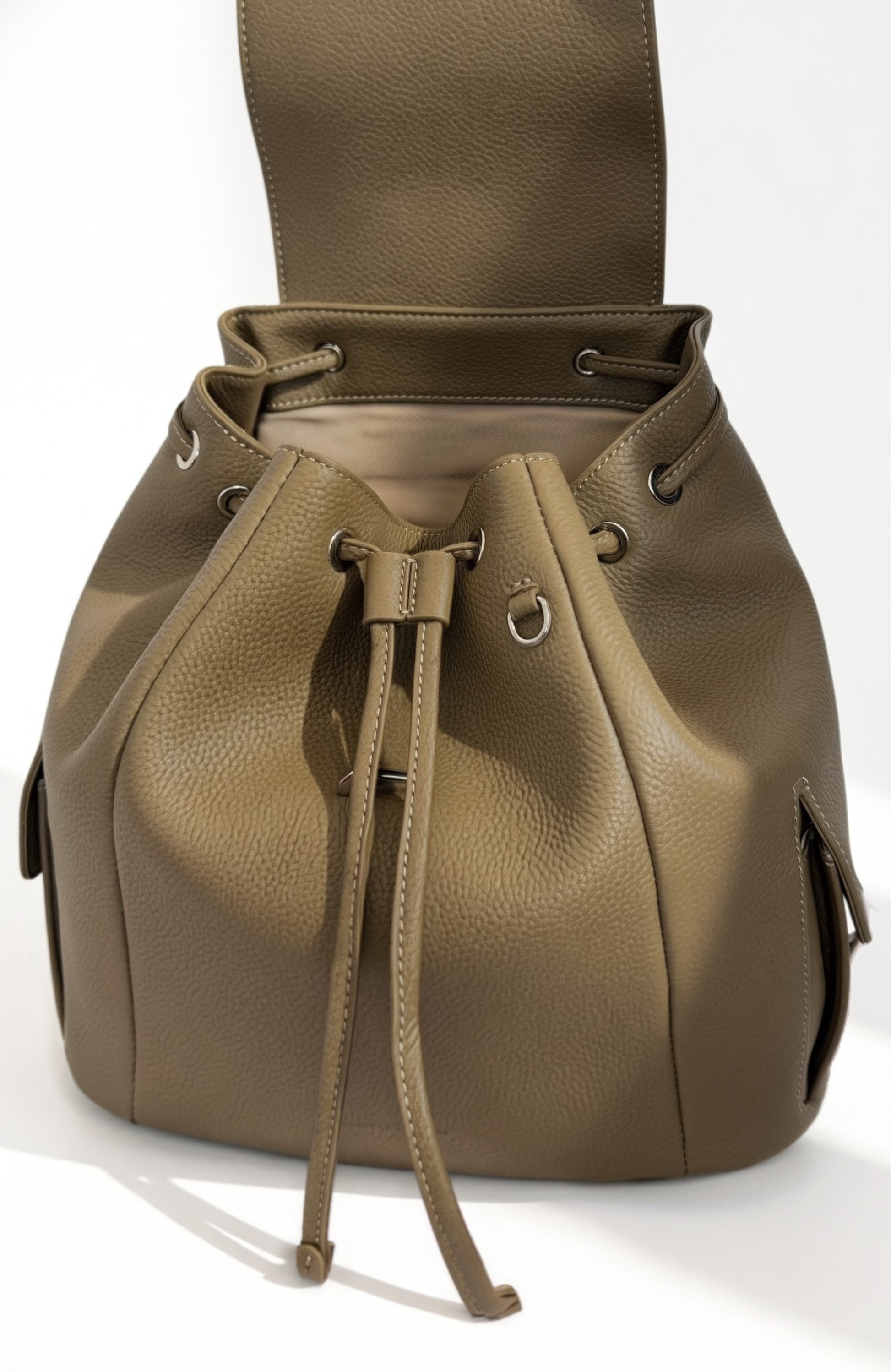 The Iris Trendy Leather Backpack Top-grain cowhide (#3001) By Iris & Rainbow