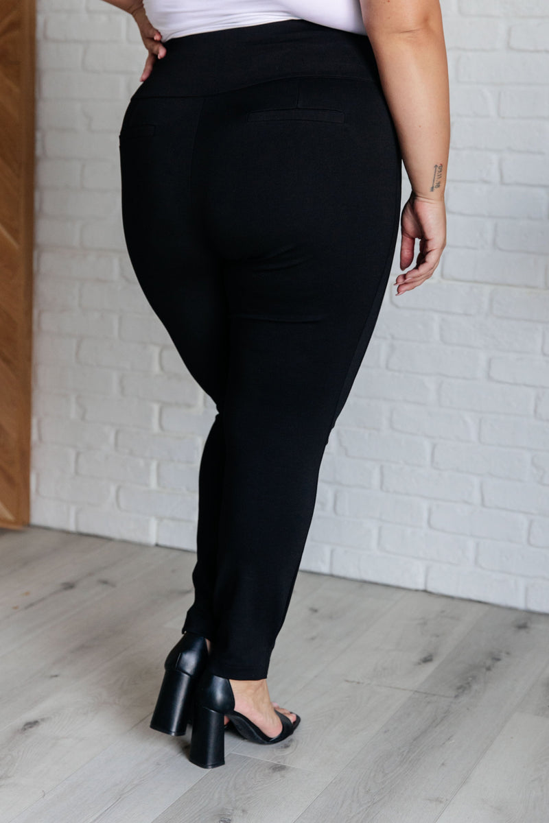 Magic Skinny 28" Pants in Black