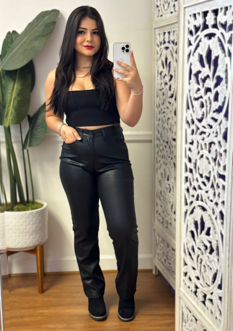 Leather pants with built in tummy control panels 🤩 #tummycontrol #lea