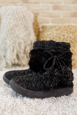 Cable Knit Slipper Boots With Pompom Trim Robots23