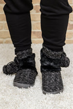 Cable Knit Slipper Boots With Pompom Trim Robots23