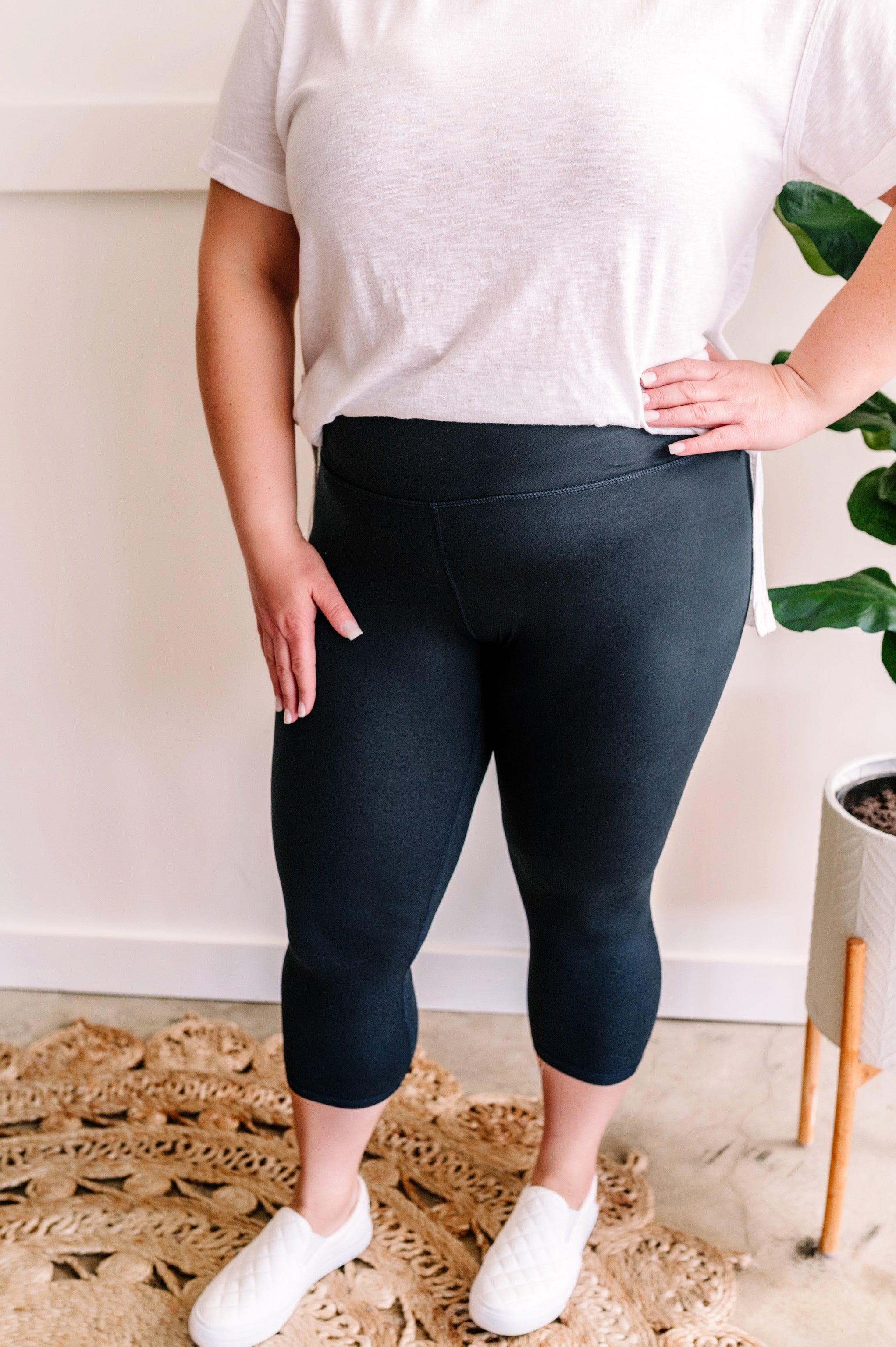 Paw Print, High Rise, Fitted Capri Leggings, With An Elastic Waistband –  Fashion Bug Online