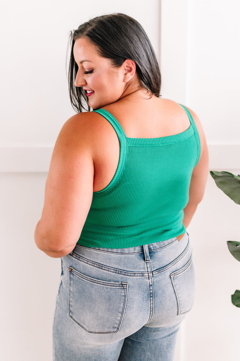 Cropped Sleeveless Top In Kelly Green With Removable Pads
