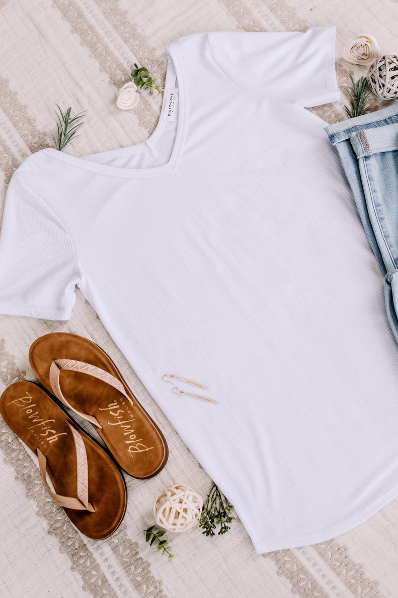 En Pointe V Neck Knit Top In White