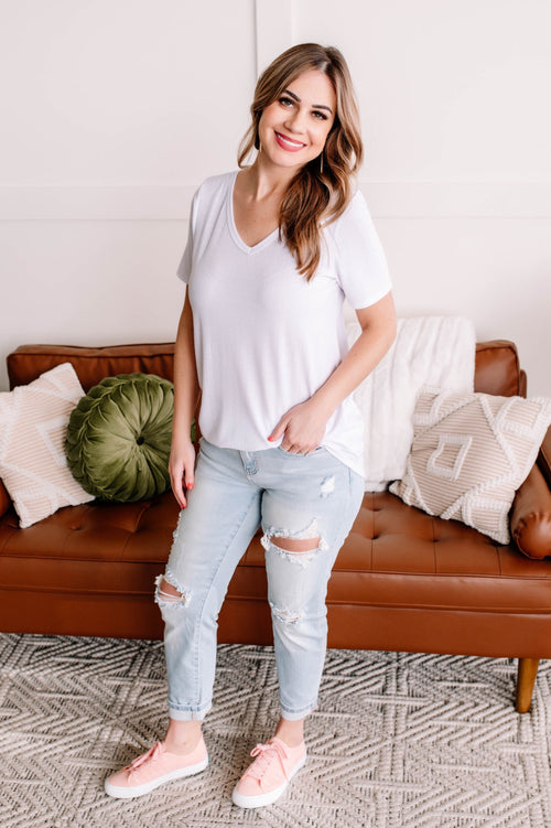 En Pointe V Neck Knit Top In White