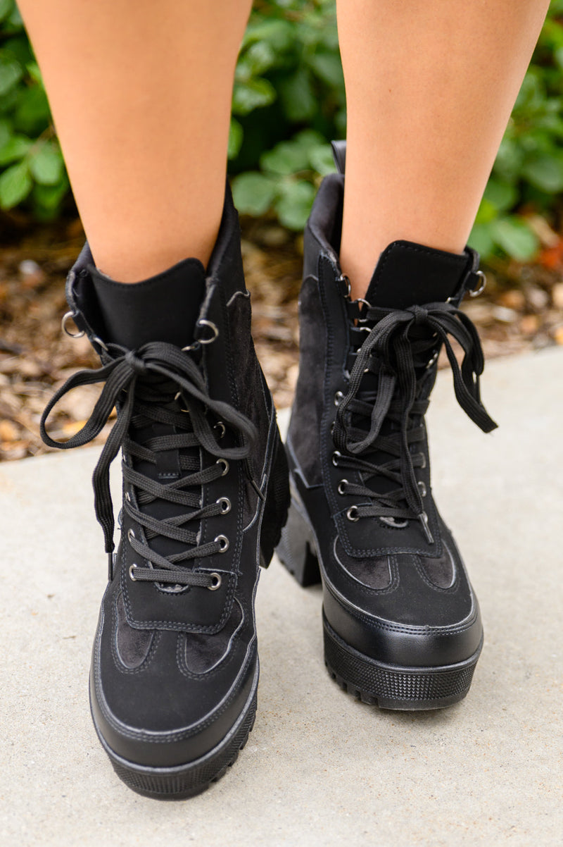 Desert Nights Lace Up Boots In Black Winter22