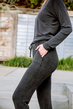 Essential Lounge Joggers In Black Lava Winter22