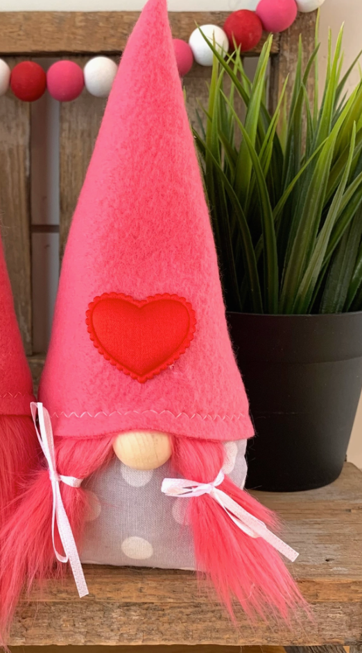 #L942  7" Mini Valentine Gnome (Girl)