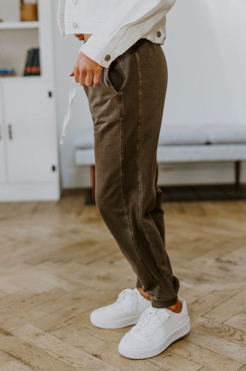 Unconditional Comfort Joggers In Brown