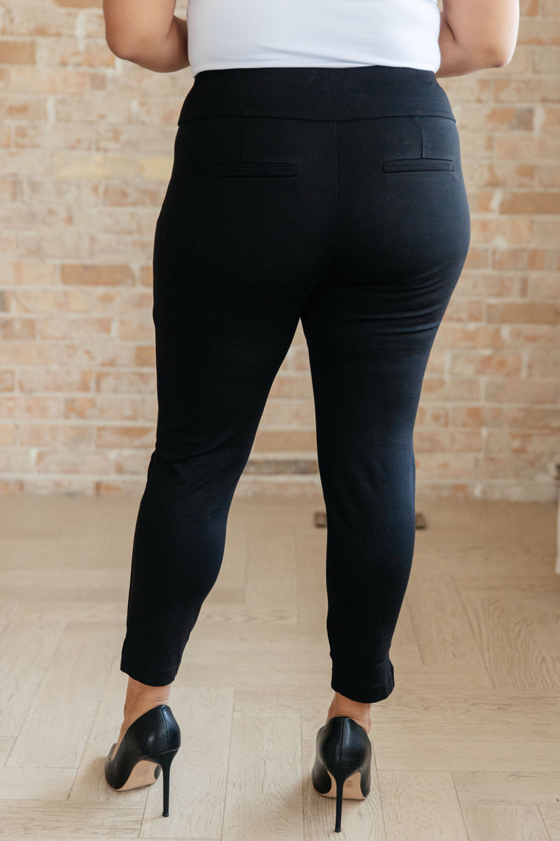 Magic Ankle Crop Skinny Pants in Black