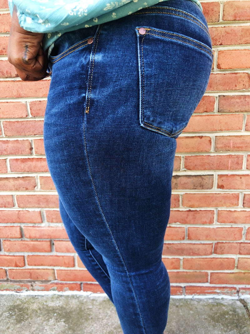 #K669 Bend & Snap Judy Blue Skinny Jeans